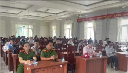 VĨNH LONG: CÔNG AN PHƯỜNG AN HỘI TỔ CHỨC GẶP MẶT, HƯỚNG NGHIỆP, TÍN DỤNG CHO NGƯỜI TÁI HÒA NHẬP CỘNG ĐỒNG