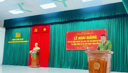 HUẾ: CÔNG AN THÀNH PHỐ HUẾ KHAI GIẢNG LỚP TẬP HUẤN NGHIỆP VỤ THI HÀNH ÁN HÌNH SỰ TẠI CỘNG ĐỒNG VÀ TÁI HÒA NHẬP CỘNG ĐỒNG NĂM 2025