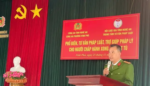 NGHỆ AN: Công an phường Vinh Phú phổ biến, tư vấn pháp luật, trợ giúp pháp lý cho người chấp hành xong án phạt tù