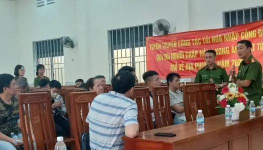 KHÁNH HÒA: Cơ quan thi hành án hình sự Công an tỉnh Khánh Hòa tổ chức tuyên truyền tái hòa nhập cộng đồng cho người chấp hành xong án phạt tù, người được đặc xá năm 2025 tại phường Nam Nha Trang