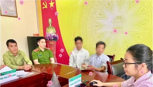LÀO CAI: Phòng giao dịch Ngân hàng CSXH Bát Xát đã tổ chức phiên giao dịch điểm Sàng Ma Sáo xã Dền Sáng
