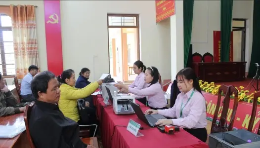 LẠNG SƠN: Phòng Giao dịch Ngân hàng Chính sách xã hội Hữu Lũng đẩy nhanh tiến độ giải ngân Cho vay chương trình tín dụng đối với người chấp hành xong án phạt tù vào tháng cuối năm 2025.