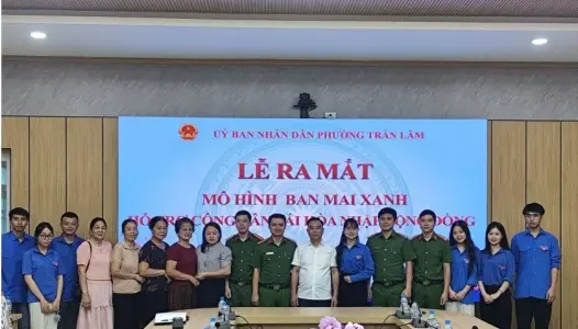 HƯNG YÊN: Công an phường Trần Lãm tham mưu tổ chức Lễ ra mắt Mô hình “Ban Mai Xanh” hỗ trợ người chấp hành xong án phạt tù tái hòa nhập cộng đồng.