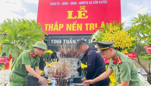 HÀ TĨNH: Công an xã Cẩm Xuyên tổ chức cho thanh niên chấp hành án hình sự tại cộng đồng và thanh niên thuộc diện quản lý, giáo dục tham gia tổng dọn vệ sinh, chỉnh trang Nghĩa trang Liệt sĩ trên địa bàn.
