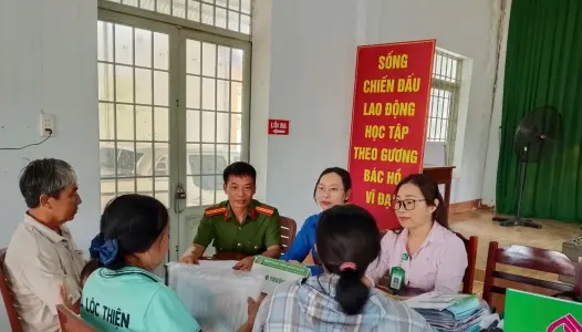 ĐỒNG NAI: Phòng giao dịch NHCSXH Lộc Ninh giải ngân vốn vay cho người chấp hành xong án phạt tù tại xã Lộc Tấn